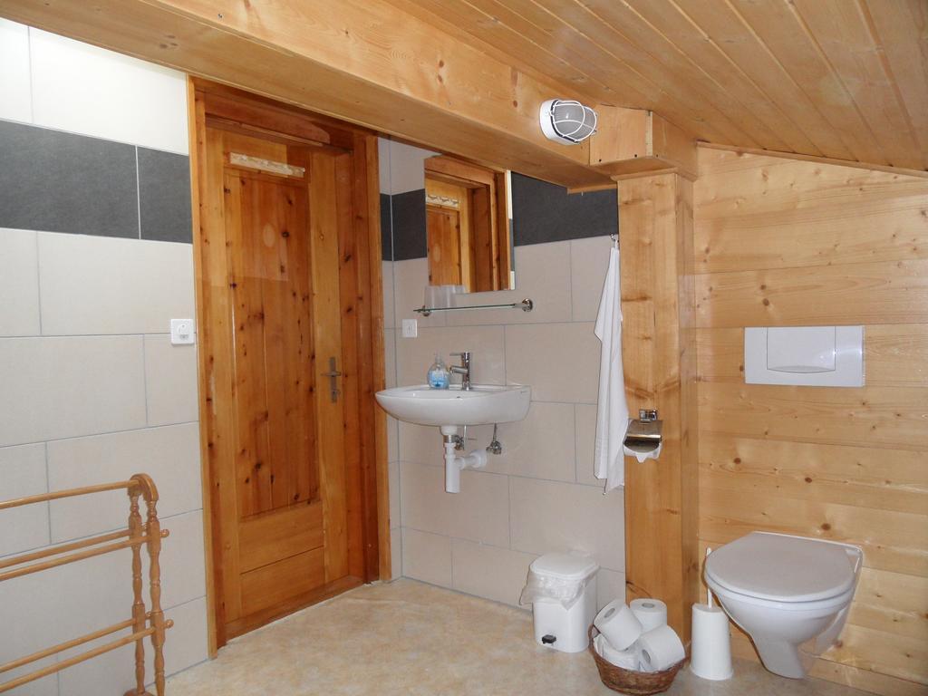 Chalet Esher Surrey Ried-Brig Εξωτερικό φωτογραφία